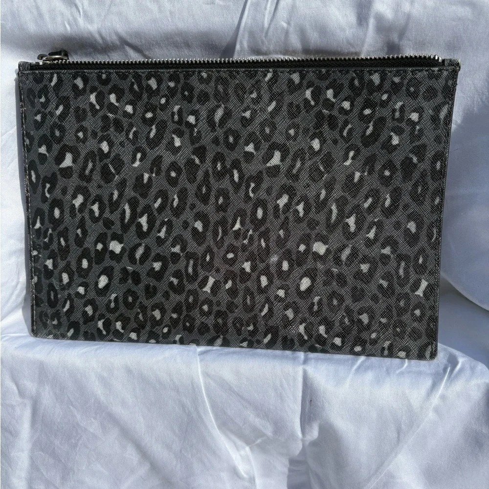 Dkny stylish clutch